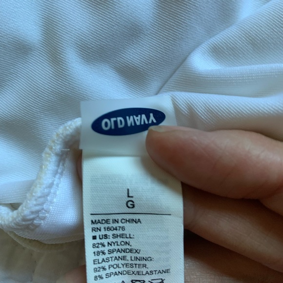 Square-Neck One-Piece Old Navy Swimsuit with Full Coverage - Picture 12 of 14